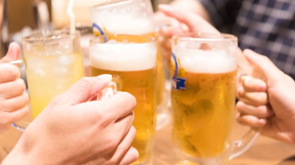 お酒は飲んでも飲まれるな！押さえておきたいお酒のルール Living in JAPAN